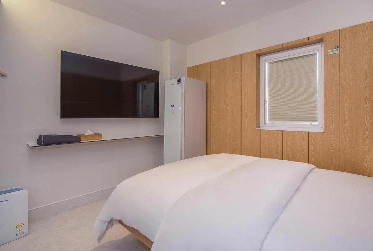 Blo By Blo Hotel Тегу Екстериор снимка