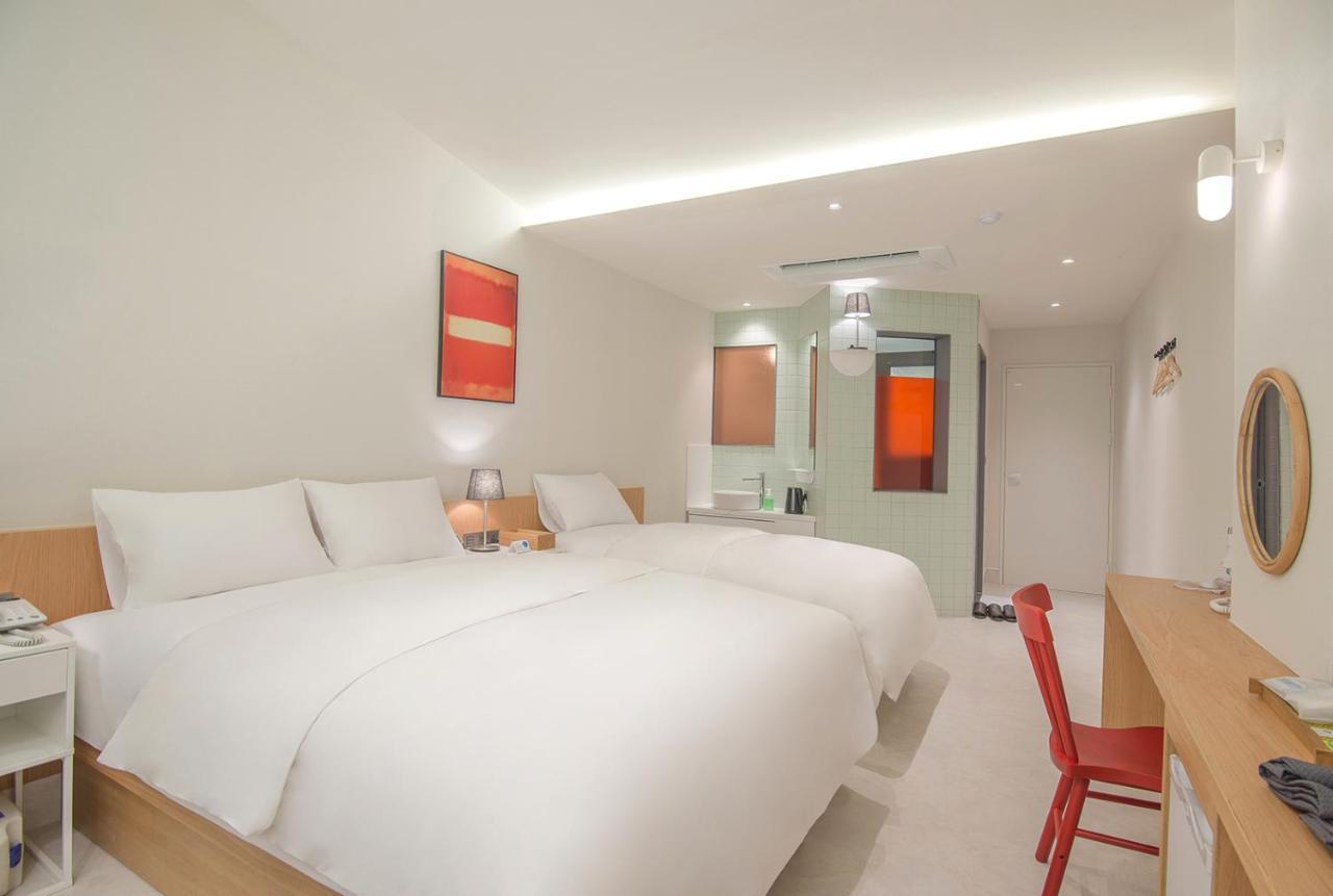 Blo By Blo Hotel Тегу Екстериор снимка