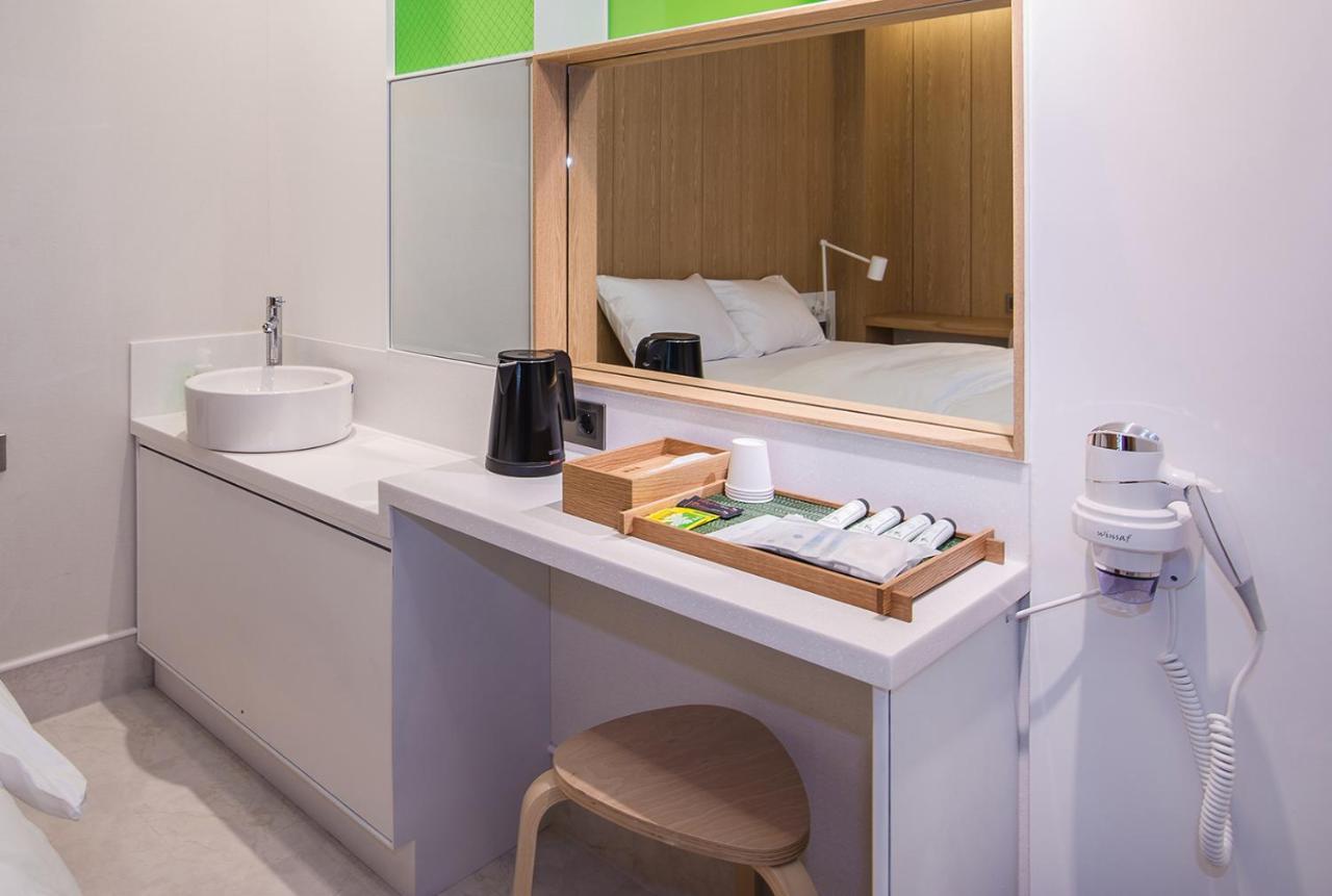 Blo By Blo Hotel Тегу Екстериор снимка